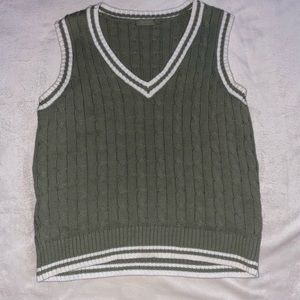 Green sweater vest - Brandy Melville - OS